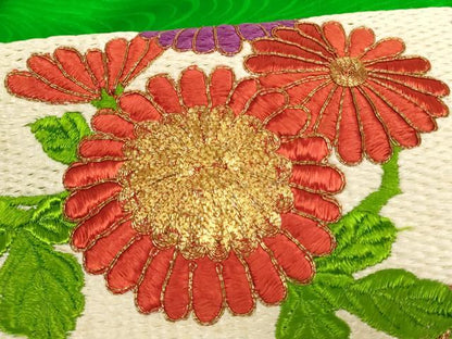 平和屋着物[]お宮参り　女の子　祝着　産着　初着　のしめ　駒刺繍　片輪車雪輪花文　金彩　正絹　逸品　AABK9188ja