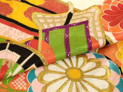 平和屋着物[]七五三　女の子　３歳　祝着　三つ身　刺繍　御所車花文　金糸　金彩　正絹　逸品　AABK9233ja