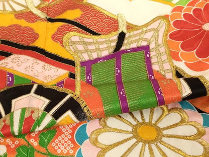 平和屋着物[]七五三　女の子　３歳　祝着　三つ身　刺繍　御所車花文　金糸　金彩　洗える着物　AABK9242ja