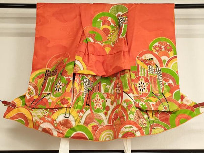 平和屋着物[]七五三　女の子　３歳　祝着　三つ身　駒刺繍　御所車花青海波　金彩　洗える着物　AABK9243ja