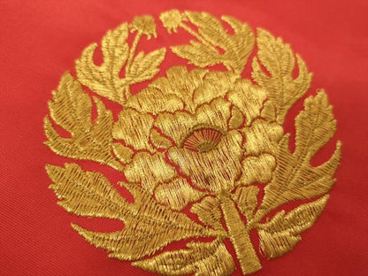 平和屋本店▼打敷　内敷2点セット　三角　刺繍　抱き牡丹　金糸　法衣　寺院　仏具　仏教　僧侶　神職　装束　AABK9312ja