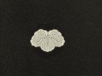 平和屋着物●豪華黒留袖　刺繍　孔雀花文　金彩　正絹　逸品　AABK9323ck
