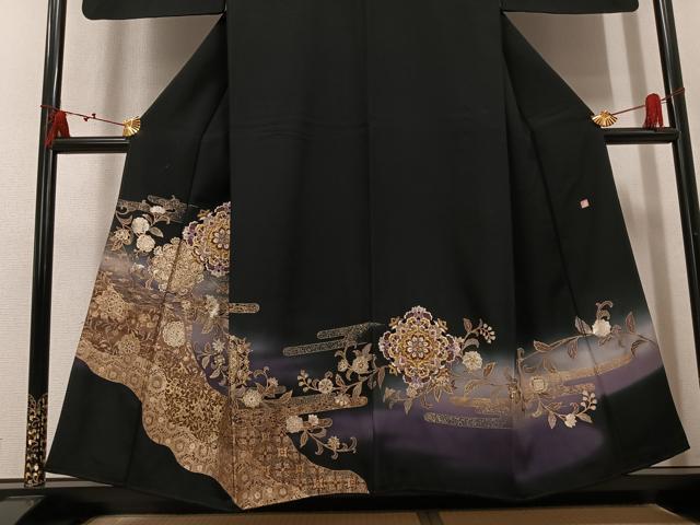 平和屋着物●豪華黒留袖　作家物　泰常　駒刺繍　花唐草文　暈し染め　金彩　やまと誂製　正絹　逸品　AABK9881ph