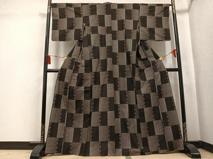 平和屋着物●本場大島紬　9マルキ　市松文様　正絹　逸品　AABK9891ph