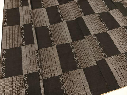 平和屋着物●本場大島紬　9マルキ　市松文様　正絹　逸品　AABK9891ph