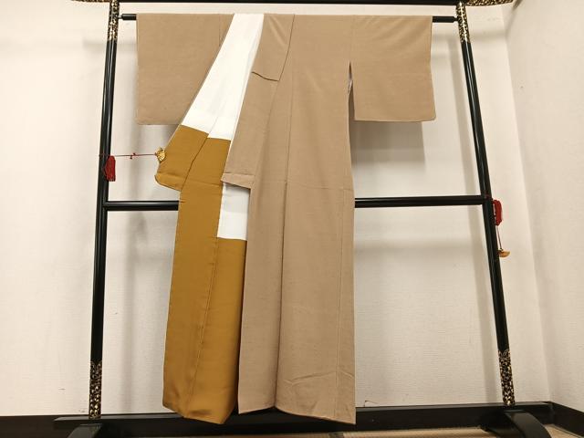 平和屋着物●上質な色無地　霞地紋　榛色　お召縮緬　正絹　逸品　AABK9900ph