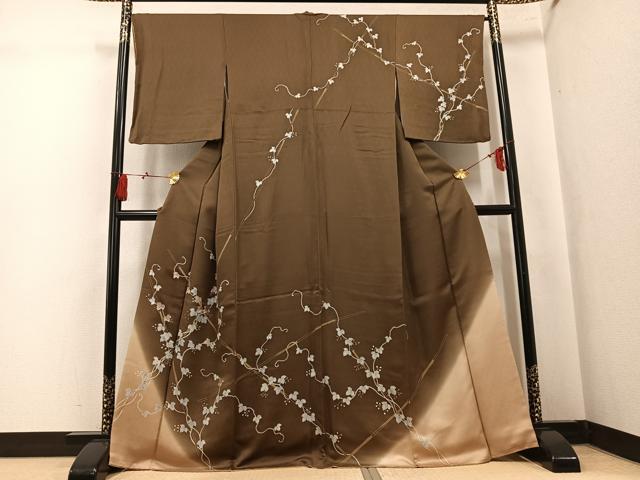 平和屋着物●訪問着　駒刺繍　葡萄蔦草文　暈し染め　金彩　正絹　逸品　AABK9916ph