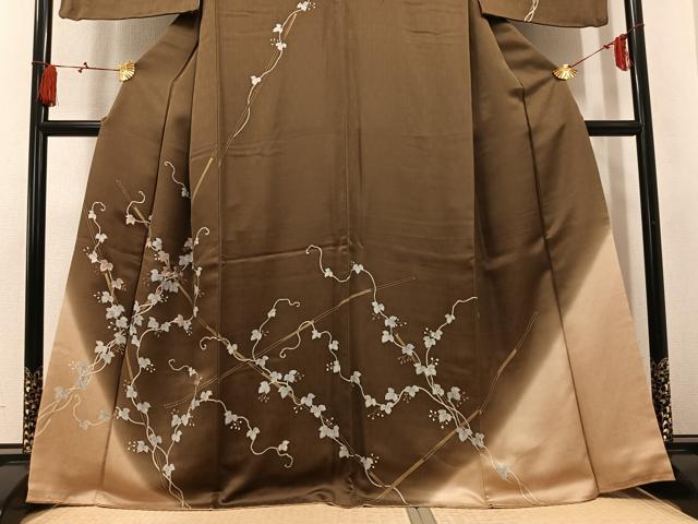 平和屋着物●訪問着　駒刺繍　葡萄蔦草文　暈し染め　金彩　正絹　逸品　AABK9916ph