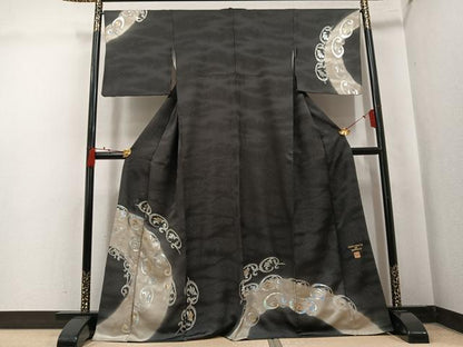 平和屋着物●金彩友禅作家　金彩の魔術師　堀省平　金煌織　訪問着　花唐草文　黒地　銀通し地　正絹　逸品　AABK9920ph