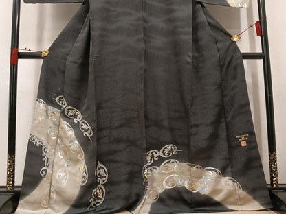 平和屋着物●金彩友禅作家　金彩の魔術師　堀省平　金煌織　訪問着　花唐草文　黒地　銀通し地　正絹　逸品　AABK9920ph