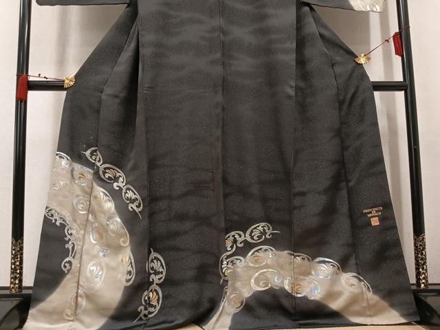 平和屋着物●金彩友禅作家　金彩の魔術師　堀省平　金煌織　訪問着　花唐草文　黒地　銀通し地　正絹　逸品　AABK9920ph