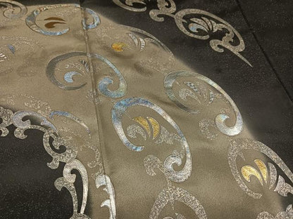 平和屋着物●金彩友禅作家　金彩の魔術師　堀省平　金煌織　訪問着　花唐草文　黒地　銀通し地　正絹　逸品　AABK9920ph