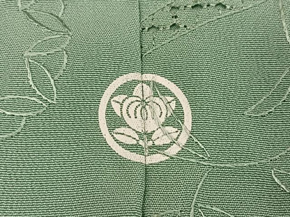 平和屋着物●上質な色無地　中国三大刺繍　スワトウ刺繍　汕頭刺繍　総刺繍　草花文　薄萌葱色　まるやま扱い　正絹　逸品　未使用　AABK9940ph