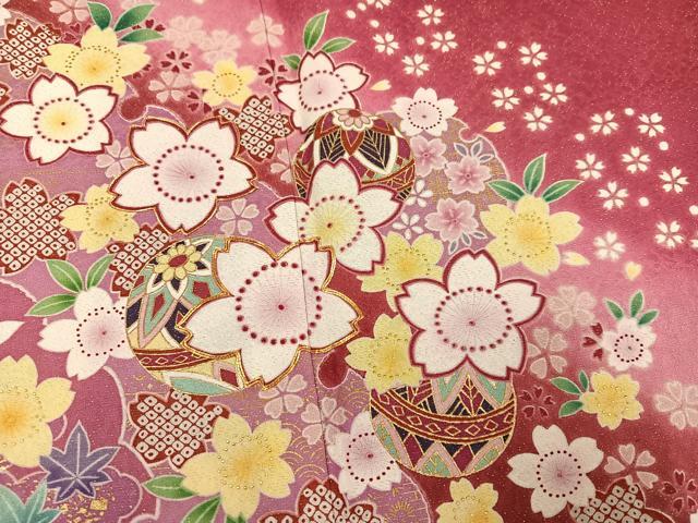 平和屋着物●豪華振袖　駒刺繍　草花毬文　暈し染め　金彩　金通し地　京都きもの友禅扱い　正絹　逸品　AABK9942ph