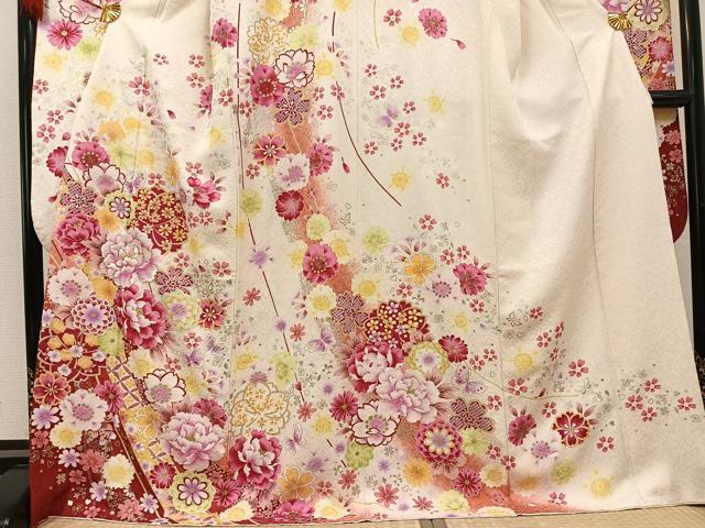 平和屋着物●豪華振袖　花蝶文　暈し染め　金銀彩　銀通し地　正絹　逸品　AABK9943ph