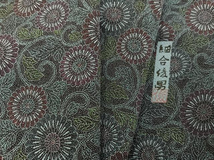 平和屋着物●重要無形文化財・伊勢手彫型本染・細合俊男　江戸小紋　菊唐草文　鬼しぼ縮緬　正絹　逸品　AABK9955ph