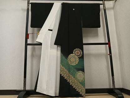平和屋着物●豪華黒留袖　泰常　駒刺繍　花唐草文　暈し染め　金彩　正絹　逸品　AABK9963ph