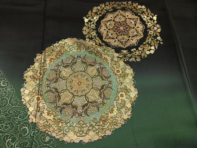 平和屋着物●豪華黒留袖　泰常　駒刺繍　花唐草文　暈し染め　金彩　正絹　逸品　AABK9963ph