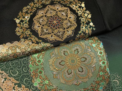 平和屋着物●豪華黒留袖　泰常　駒刺繍　花唐草文　暈し染め　金彩　正絹　逸品　AABK9963ph
