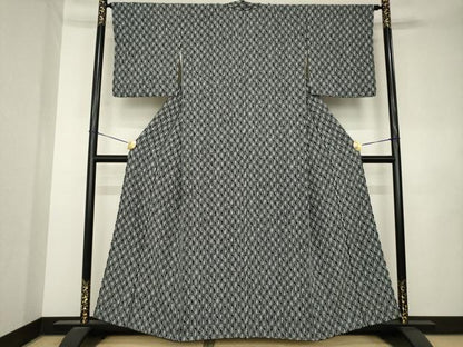 平和屋着物●上質な小紋　成り物　唐辛子　黒地　正絹　逸品　AABL0044ck