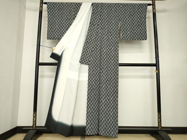 平和屋着物●上質な小紋　成り物　唐辛子　黒地　正絹　逸品　AABL0044ck