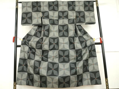 平和屋着物●本場大島紬　7マルキ　市松花文　正絹　逸品　AABL0121cs