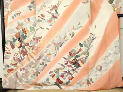 平和屋着物●創業460年・千總　振袖　駒刺繍　草花文　暈し染め　金彩　正絹　逸品　AABL0181cs