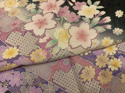 平和屋着物●豪華振袖　舞花文　暈し染め　黒地　金彩　京都きもの友禅扱い　正絹　逸品　AABL0631ph