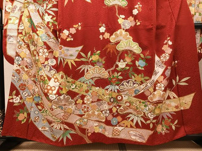 平和屋着物●創業460年・千總　振袖　駒刺繍　吉祥花宝尽くし　金彩　正絹　逸品　AABL0632ph