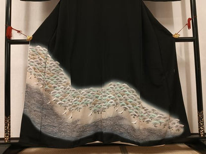 平和屋着物●豪華黒留袖　作家物　群れ鶴浜松文　暈し染め　金彩　正絹　逸品　AABL0675ph