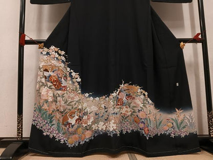 平和屋着物●豪華黒留袖　作家物　駒刺繍　地紙群鶴花文　暈し染め　金彩　正絹　逸品　未使用　AABL0748ph