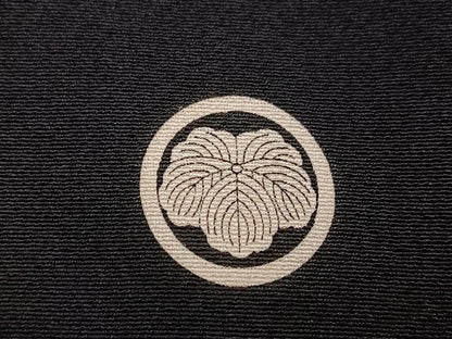 平和屋着物●豪華黒留袖　作家物　駒刺繍　地紙群鶴花文　暈し染め　金彩　正絹　逸品　未使用　AABL0748ph