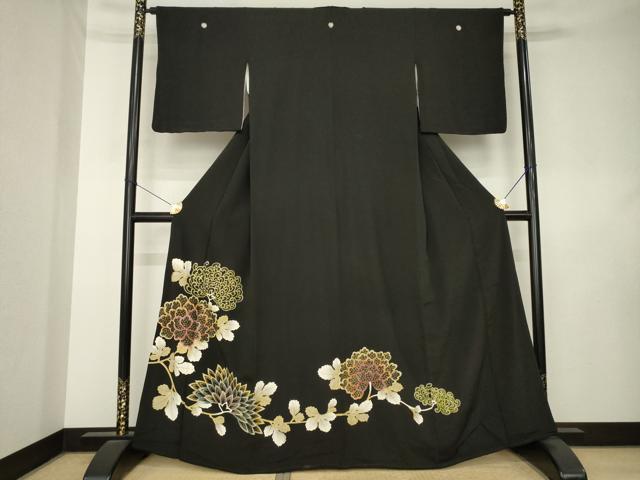 平和屋着物●豪華黒留袖　駒刺繍　菊　金彩　正絹　逸品　AABL0895ck