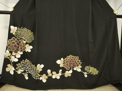 平和屋着物●豪華黒留袖　駒刺繍　菊　金彩　正絹　逸品　AABL0895ck