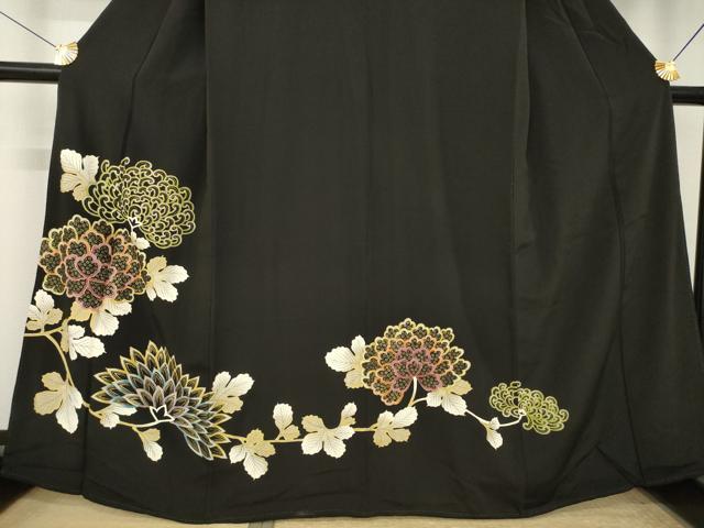 平和屋着物●豪華黒留袖　駒刺繍　菊　金彩　正絹　逸品　AABL0895ck