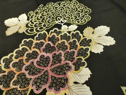 平和屋着物●豪華黒留袖　駒刺繍　菊　金彩　正絹　逸品　AABL0895ck