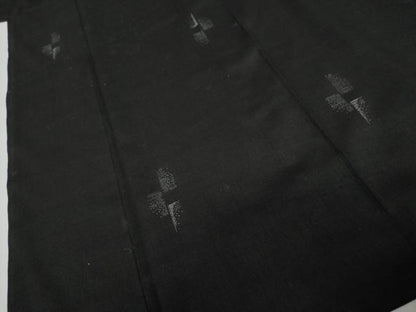 平和屋着物●本場結城紬　重要無形文化財　100亀甲　飛び亀甲　抽象文様　黒地　正絹　逸品　AABL1063cs