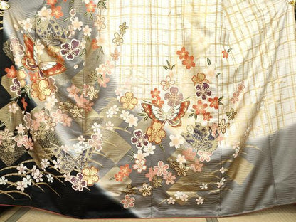 平和屋着物●豪華振袖　駒刺繍　花蝶文　暈し染め　金彩　正絹　逸品　AABL1071cs