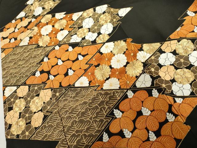 平和屋本店●銀座きしや　黒留袖　総刺繍　駒刺繍　梅松菊桐松皮取文様　金糸　共箱・たとう紙付き　正絹　逸品　AABL1156cs