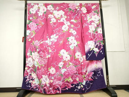 平和屋着物●豪華振袖　刺繍　孔雀羽草花文　暈し染め　金糸　銀通し地　正絹　逸品　AABL1167cs