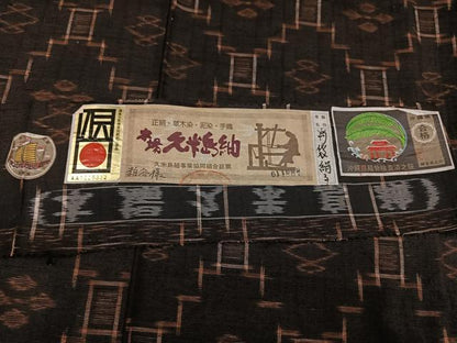 平和屋着物●国指定重要無形文化財　本場久米島紬　島袋絹子作　手織　琉球絣　証紙付き　正絹　逸品　AABL1331ph