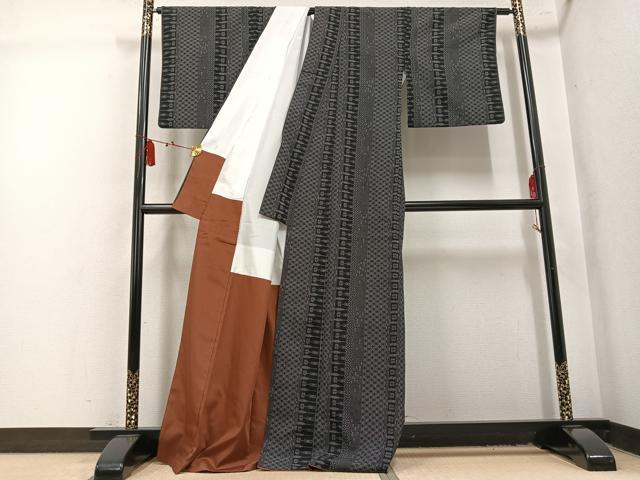 平和屋着物●本塩沢　間道　黒地　正絹　逸品　AABL1346ph