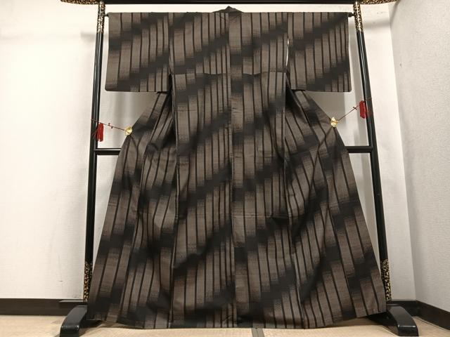 平和屋着物●本場大島紬　9マルキ　間道　小田急百貨店扱い　正絹　逸品　AABL1684ph