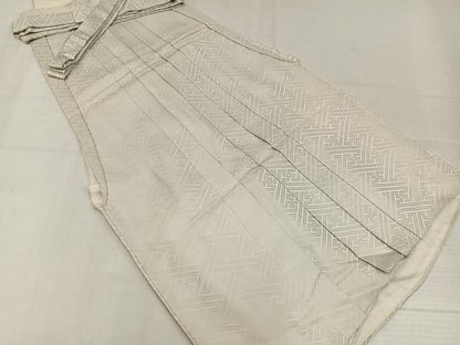 平和屋着物●男性　馬乗り袴　紗綾形地紋　練色　正絹　逸品　AABL1705ph