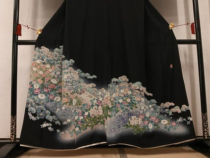 平和屋着物●十日町友禅作家　岡村蒼風　黒留袖　草花文　暈し染め　正絹　逸品　AABL1709ph