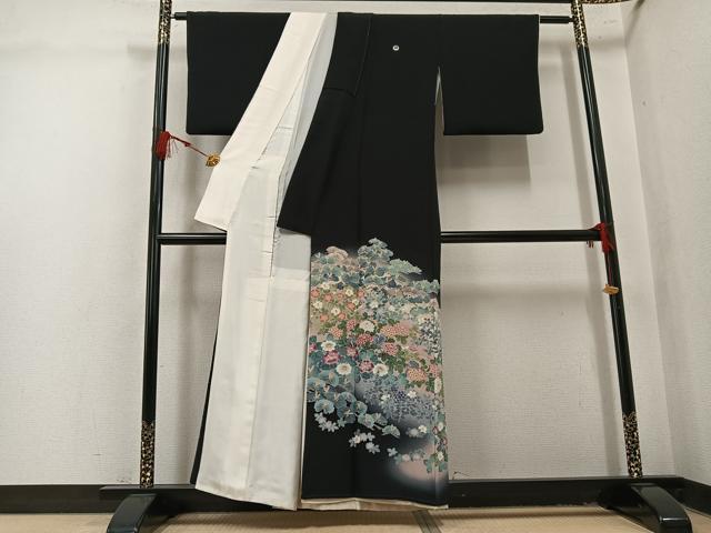 平和屋着物●十日町友禅作家　岡村蒼風　黒留袖　草花文　暈し染め　正絹　逸品　AABL1709ph