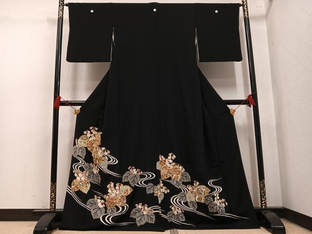 平和屋着物●豪華黒留袖　駒刺繍　桐　金彩　正絹　逸品　AABL1776ph