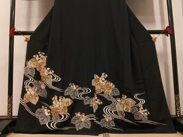 平和屋着物●豪華黒留袖　駒刺繍　桐　金彩　正絹　逸品　AABL1776ph