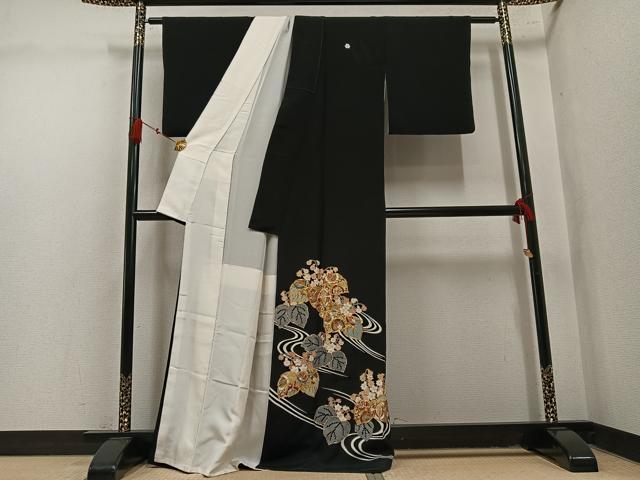平和屋着物●豪華黒留袖　駒刺繍　桐　金彩　正絹　逸品　AABL1776ph