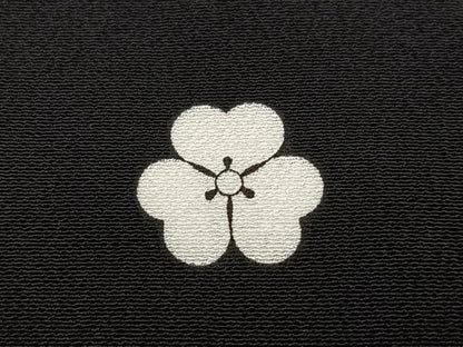 平和屋着物●豪華黒留袖　駒刺繍　桐　金彩　正絹　逸品　AABL1776ph